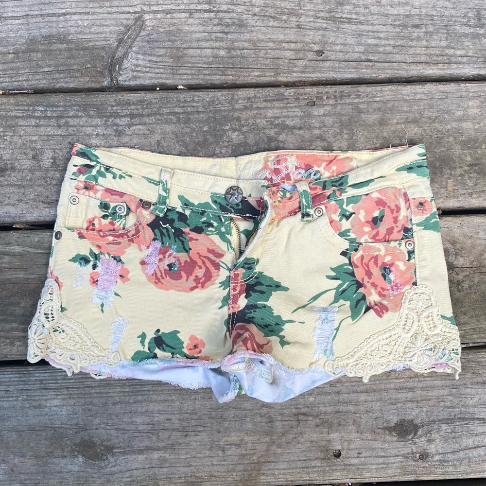 Floral Jean shorts!